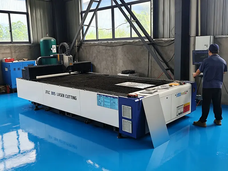 Laser cutting machine